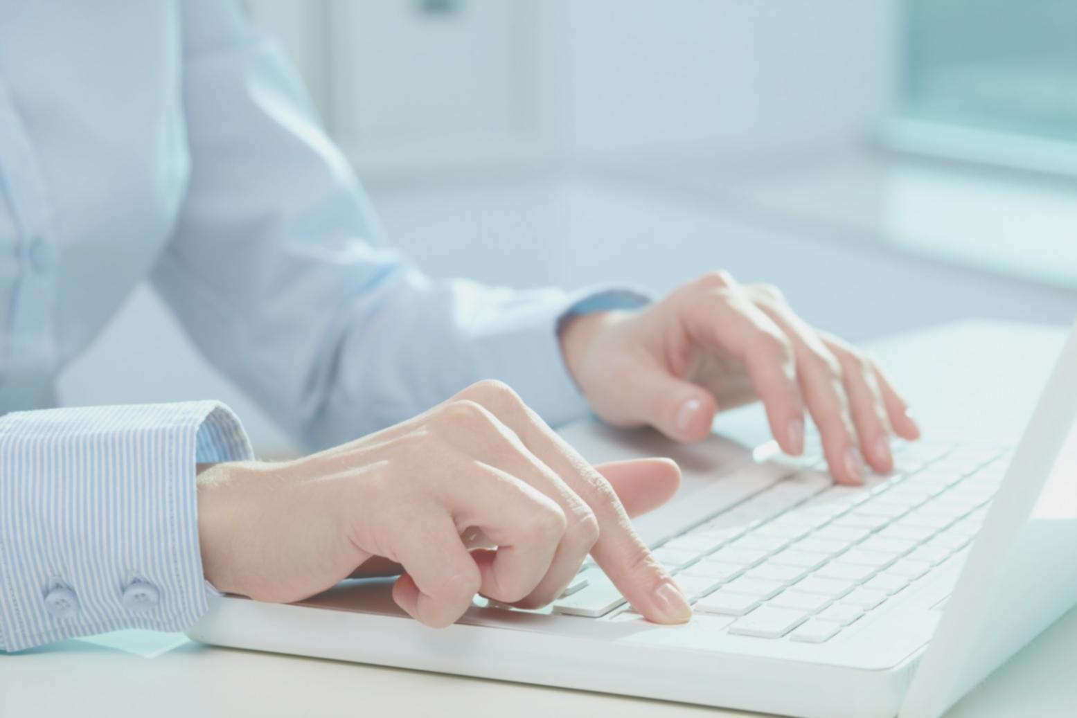 Herramientas de análisis financiero en funcionamiento mostrando datos empresariales